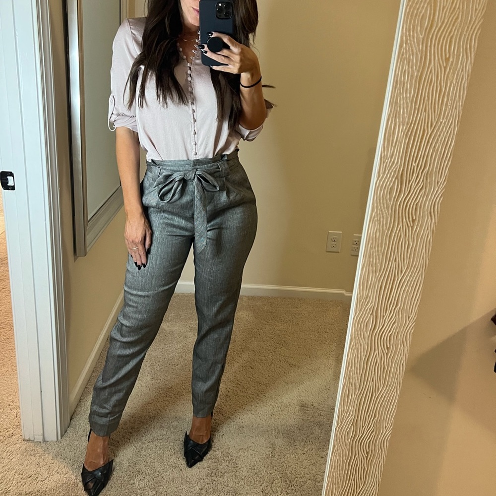 Express ankle high rise pant size 2R. Grey color. Perfect for the office